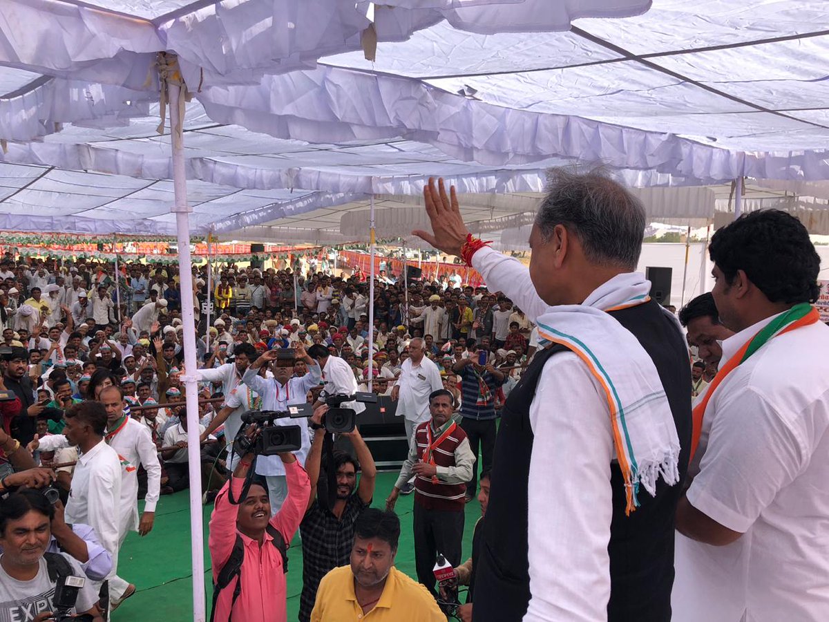 देश का चौराहा कर रहा नरेंद्र मोदी का इंतज़ार: अशोक गहलोत