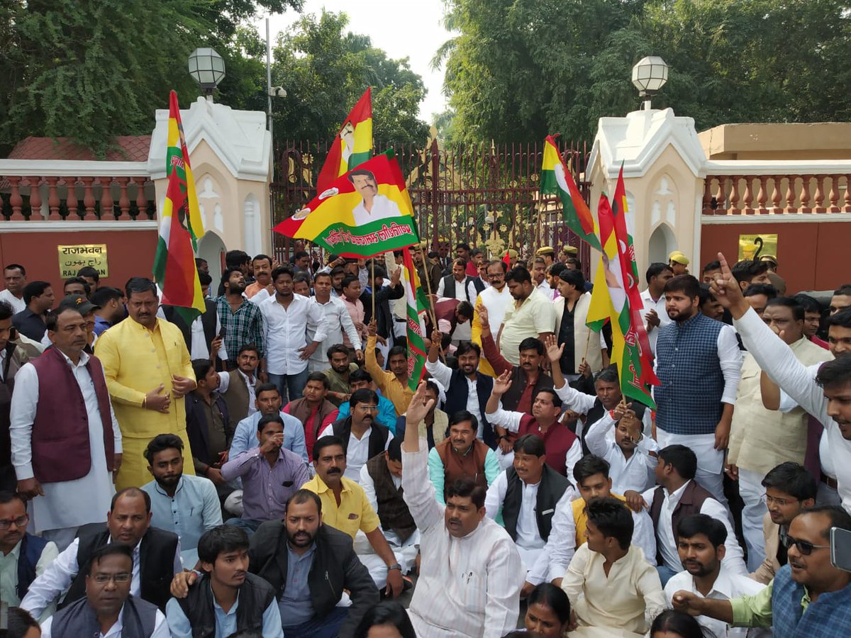 अयोध्या में धर्मसभा के खिलाफ सिर्फ शिवपाल ने दिखाई हिम्मत, राजभवन घेरा