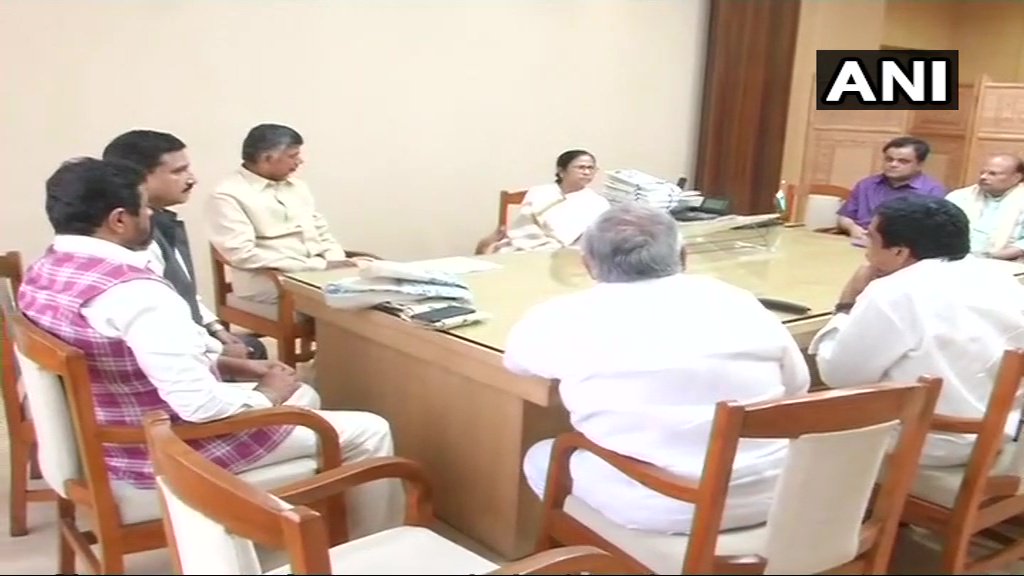 ममता से मिले नायडू, अब 22 नवंबर को दिल्ली में जुटेंगे विपक्ष के नेता