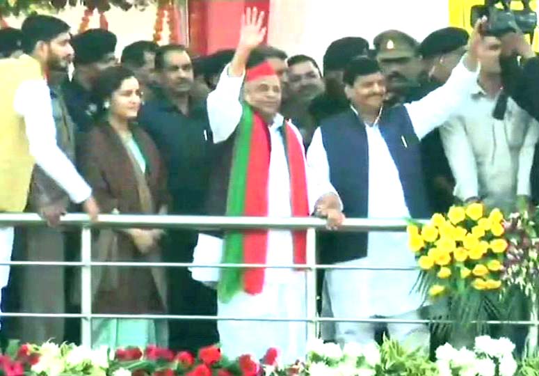 जनाक्रोश रैली में बोले शिवपाल “56 इंच वाले में नहीं है दम”