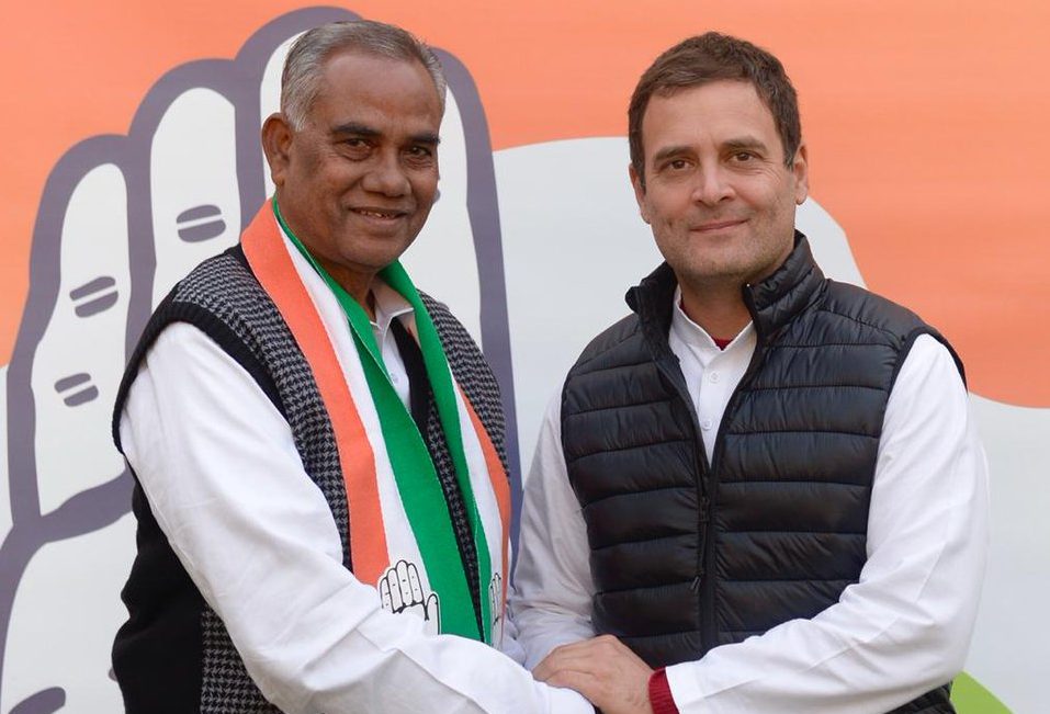 झारखंड में नीतीश को झटका, जेडीयू प्रदेश अध्यक्ष ने थामा कांग्रेस का हाथ