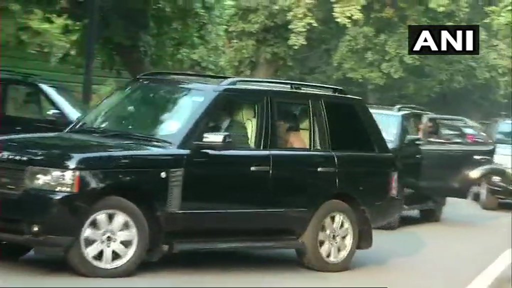 राहुल के घर पहुंची सोनिया, थोड़ी देर में हो सकता है एमपी- राजस्थान के सीएम का फैसला