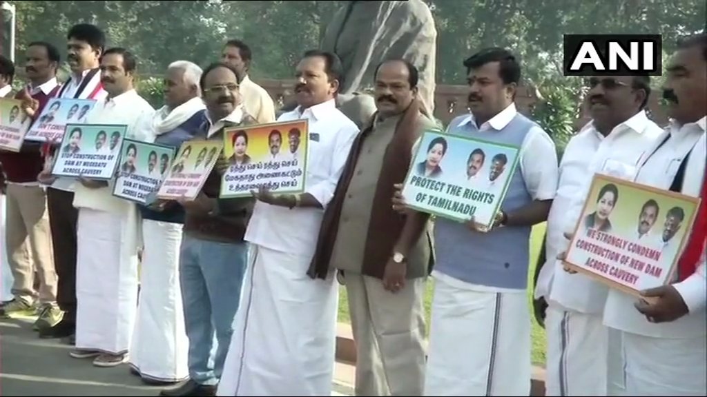 राफेल पर संसद में हंगामा, लोकसभा- राज्यसभा की कार्यवाही स्थगित