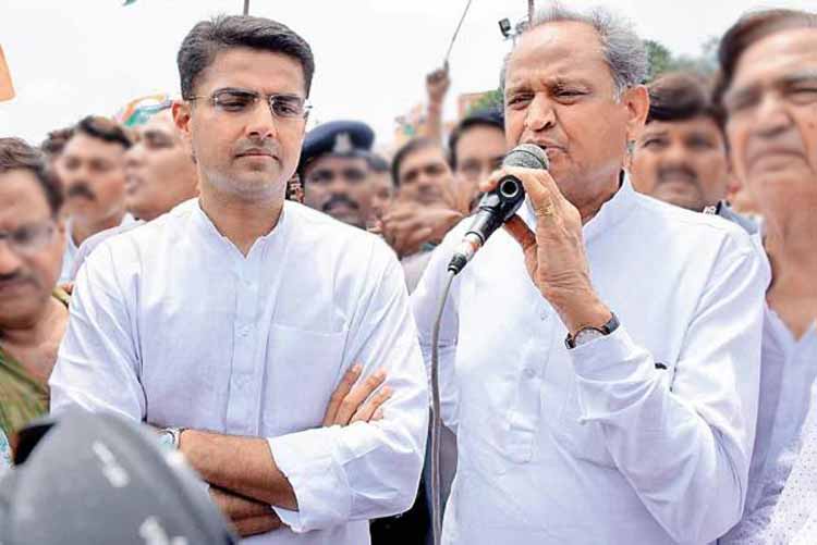 गहलोत को अध्यक्ष बनाकर कांटे से कांटा निकालने की जुगत में है कांग्रेस