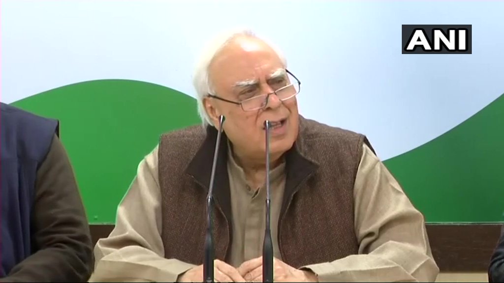 व्हाट्सएप जासूसी: कपिल सिब्बल ने सरकार पर दागे ये सवाल