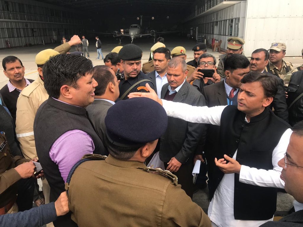 अखिलेश यादव का आरोप: यूपी सरकार ने प्रयागराज जाने से रोका
