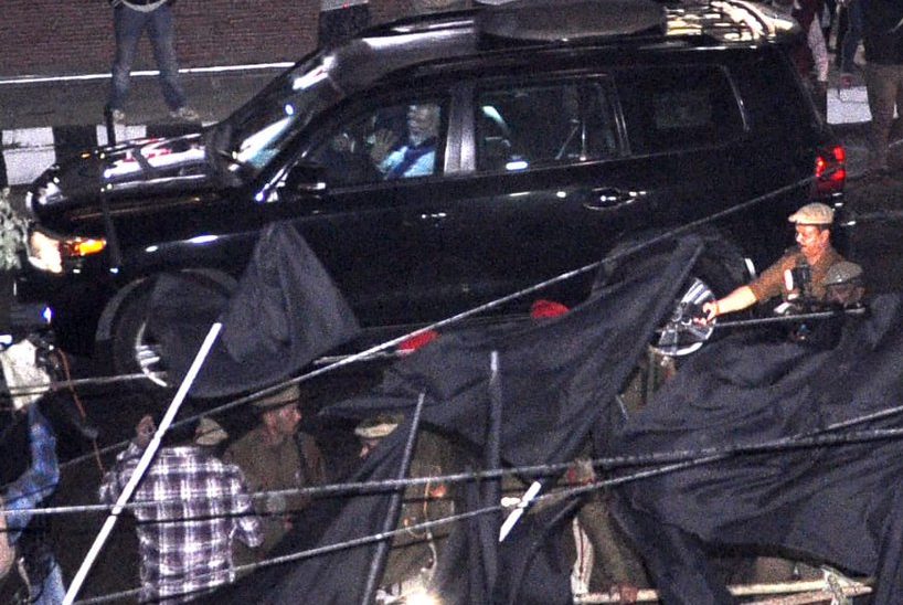 गुवाहाटी में पीएम मोदी को दिखाए गए काले झंडे