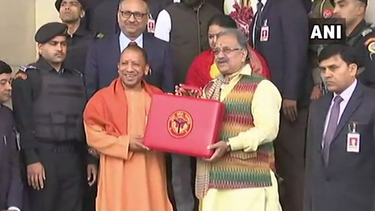 उत्तर प्रदेश: योगी सरकार ने पेश किया बजट, प्रमुख तीर्थस्‍थलों को बड़े आवंटन का एलान