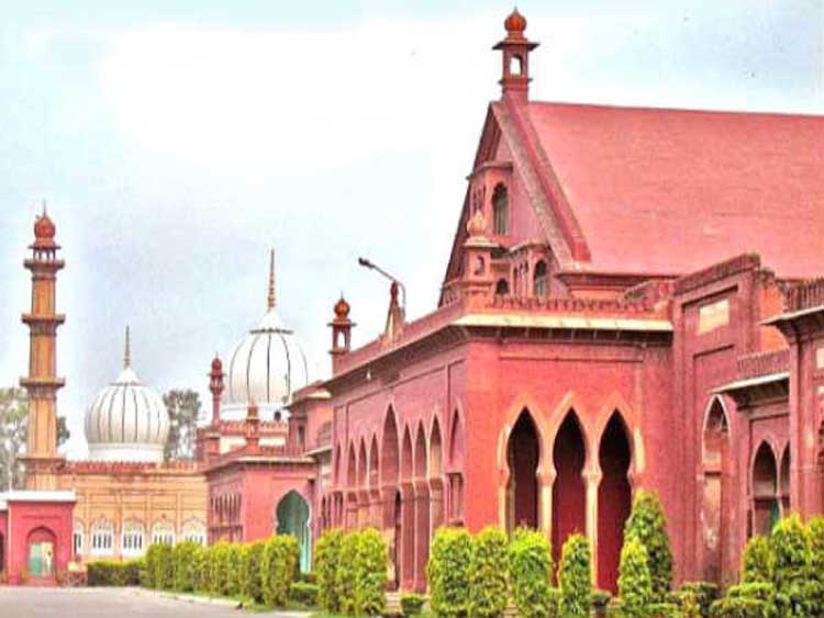 AMU को अल्पसंख्यक दर्जा देने के मामले पर विचार करेगी सात सदस्यीय संविधान पीठ