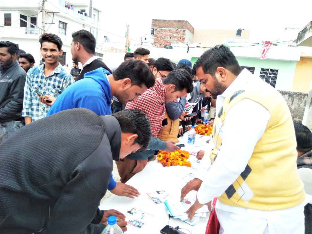 बेरोज़गारी पर बीजेपी को घेरने के लिए कांग्रेस की रणनीति: बेरोज़गारो से भरवाए जा रहे फार्म