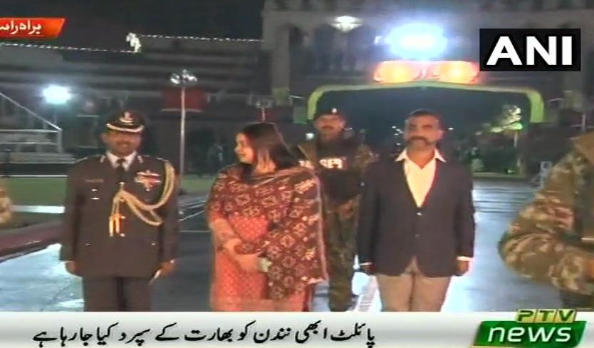 भारत लौटे विंग कमांडर अभिनंदन वर्मा का सीमा पर स्वागत