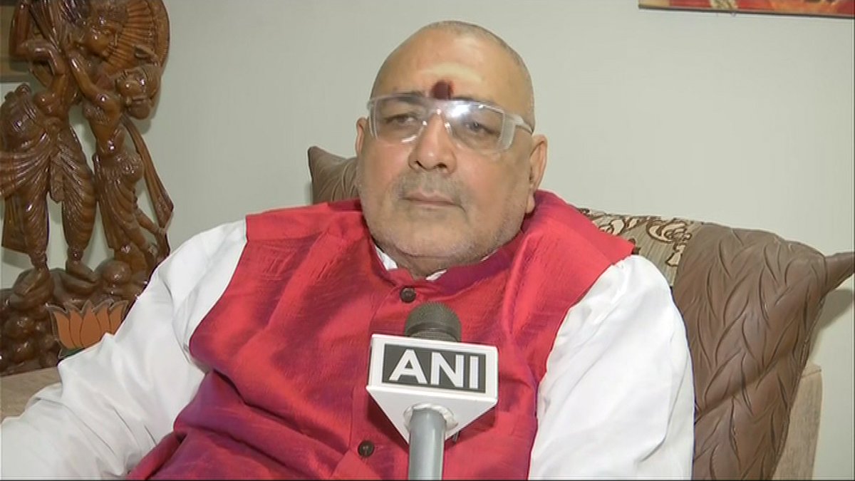 कब्र के लिए तीन हाथ ज़मीन वाले बयान पर गिरिराज सिंह के खिलाफ मामला दर्ज