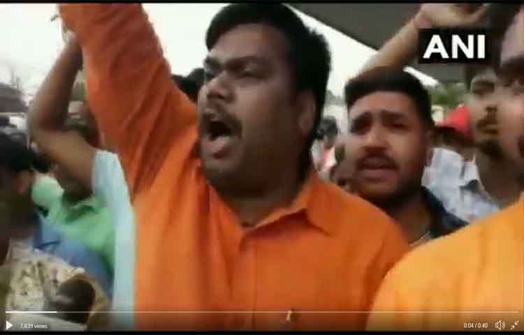 वीडियो: पटना में केंद्रीय मंत्री रविशंकर प्रसाद का विरोध, Goback के नारे लगे