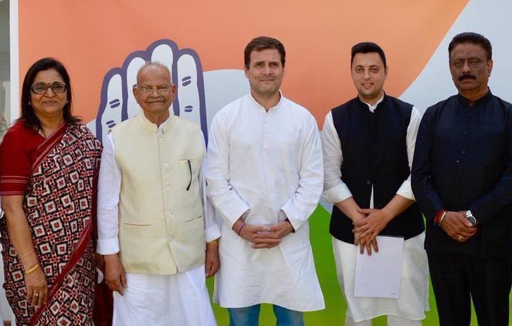 पूर्व केंद्रीय मंत्री सुखराम की अपने पोते के साथ कांग्रेस में घर वापसी