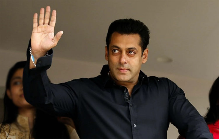 Bollywood Superstar Salman Khan sends food packets to frontline workers