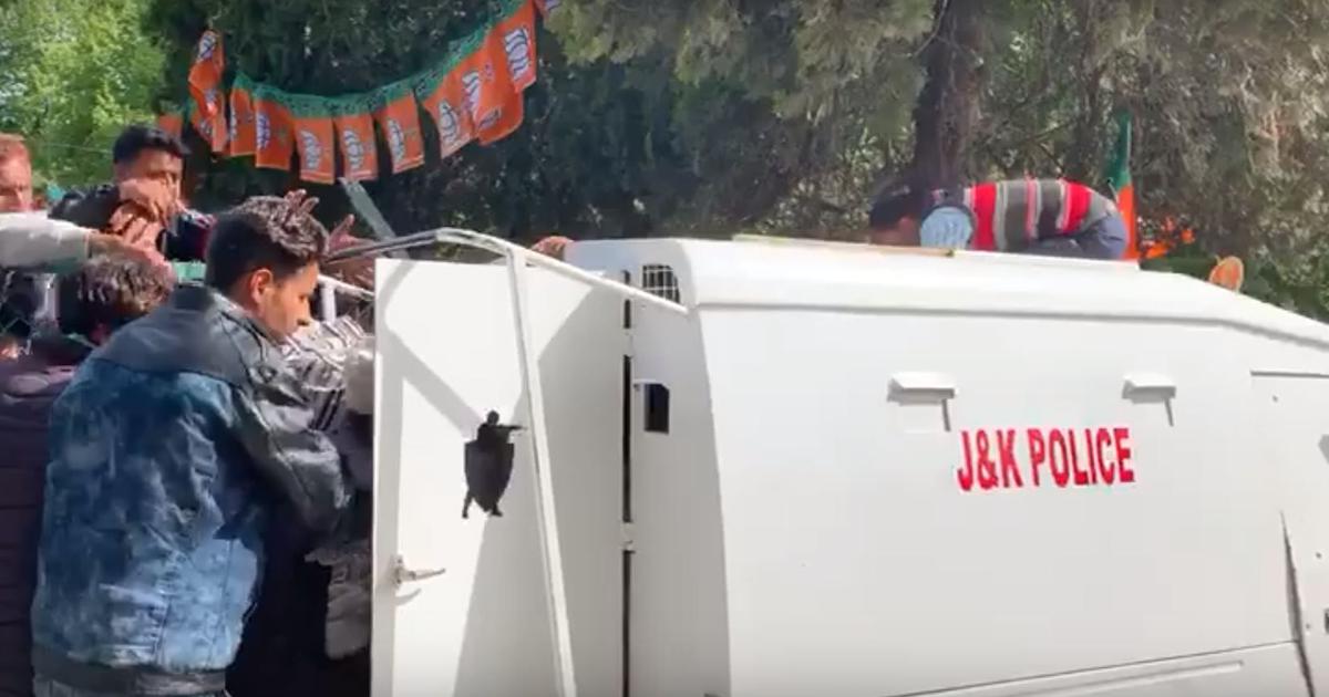 बीजेपी रैली में पुलिस वैन से खाने के पैकेट बांटे जाने का वीडियो वायरल, जांच शुरू