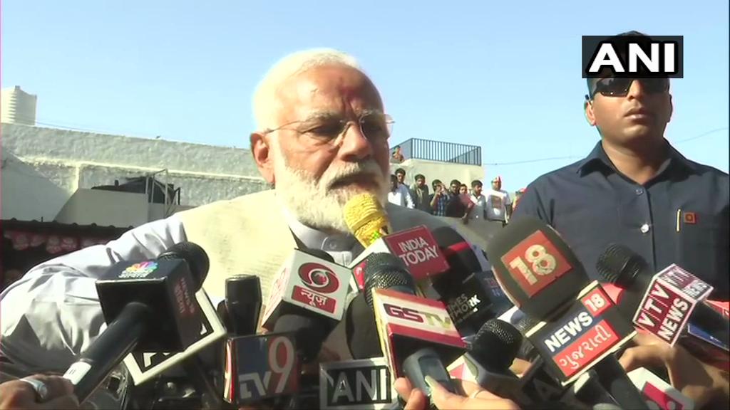 मतदान के बाद पीएम मोदी के रोड शो पर चुनाव आयोग ने तलब की रिपोर्ट