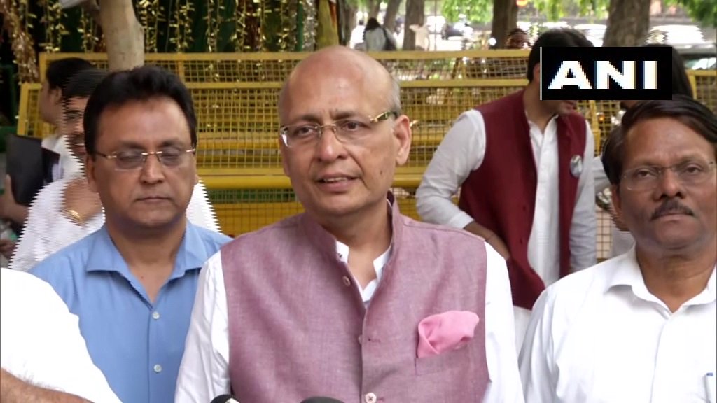 कांग्रेस पहुंची चुनाव आयोग, पीएम मोदी के प्रचार करने पर लगे 48 से 72 घंटे तक रोक