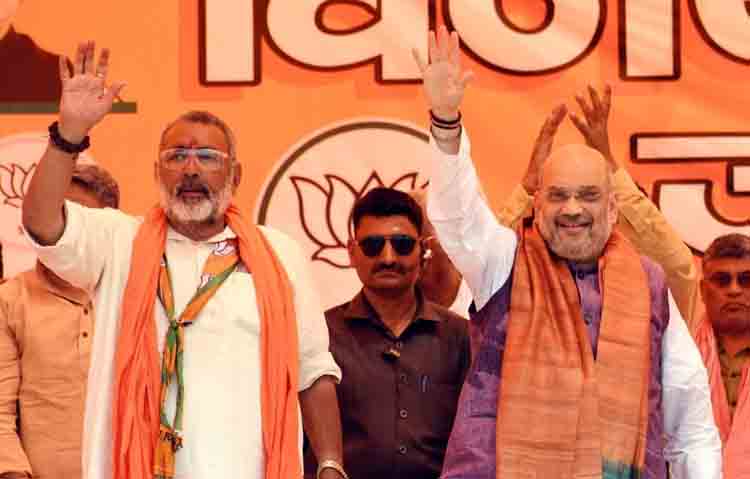 गिरिराज सिंह ने दिया विवादित बयान: कब्र के लिए तीन हाथ ज़मींन चाहिए तो ……