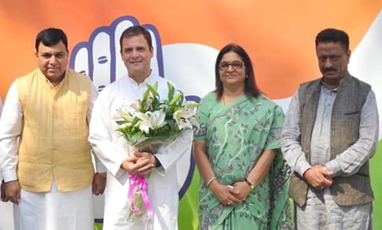 हिमाचल प्रदेश के बीजेपी सांसद ने थामा कांग्रेस का हाथ