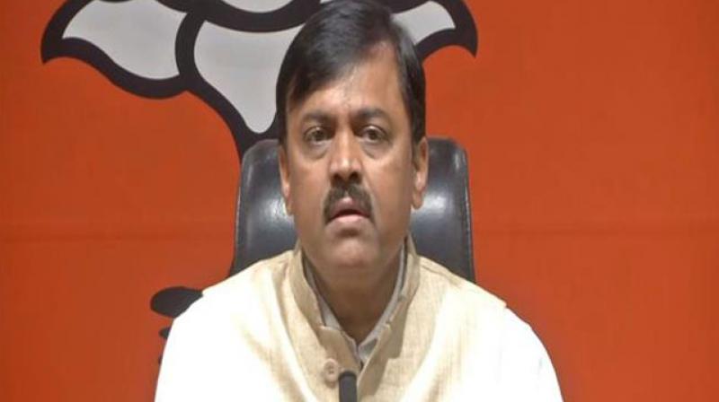 बीजेपी प्रवक्ता पर फेंका गया जूता