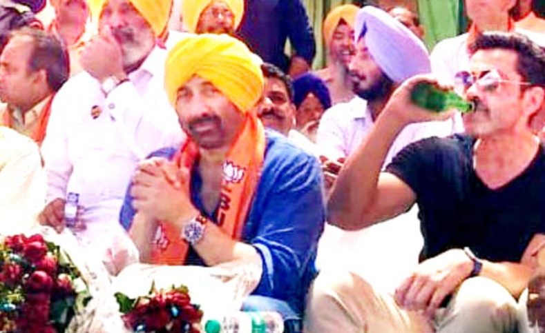सनी देओल के नाम को लेकर मुश्किल में बीजेपी
