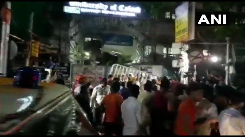 कोलकाता: अमित शाह के रोड शो में बवाल, बीजेपी-टीएमसी कार्यकर्त्ता भिड़े