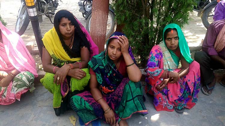 दो दर्जन से अधिक महिलाओ का आरोप- इस भाजपा नेता ने लूट ली हमारी उम्र भर की कमाई