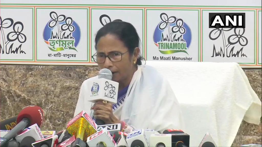 चुनाव आयोग के कदम से नाराज़ ममता बोलीं “बीजेपी को मत देना एक भी वोट”