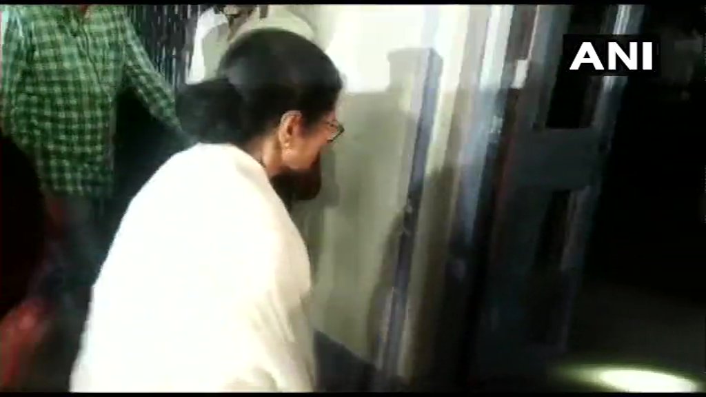 ममता का आरोप: हिंसा के लिए बीजेपी ने बुलाये थे बाहरी गुंडे