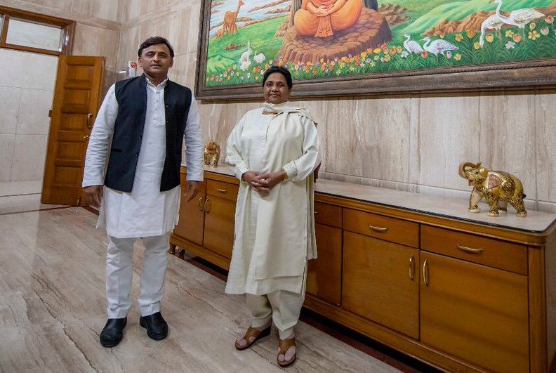 एग्जिट पोल का असर नहीं, माया से मिले अखिलेश, ममता से मिलेंगे नायडू