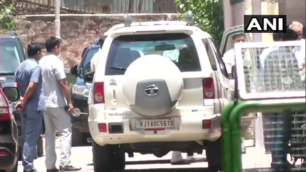 पार्टी के वरिष्ठ नेताओं से नाराज़ हैं राहुल, गहलोत-सचिन-प्रियंका मनाने पहुंचे