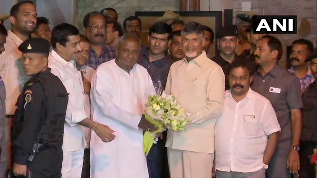 चुनाव परिणाम को लेकर विपक्ष की उम्मीदें बरकरार: देवगौड़ा और कुमार स्वामी से मिले नायडू