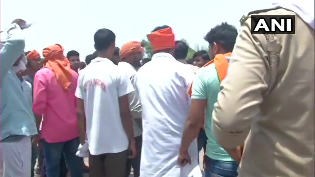 संवेदनशीलता के नाम पर माहौल बिगाड़ने की कोशिश