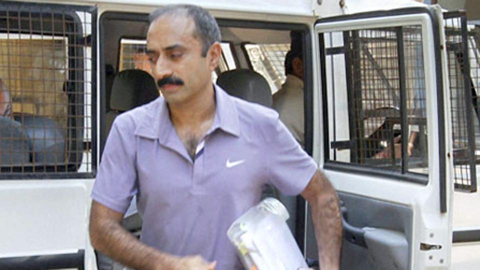 Breaking: 30 साल पुराने मामले में बर्खास्त आईपीएस संजीव भट्ट को उम्र कैद