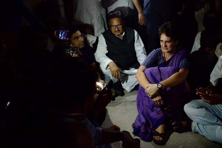 अभी भी चुनार में डटीं हैं प्रियंका, पीड़ित परिवारों से मिले बिना वापस जाने को तैयार नहीं