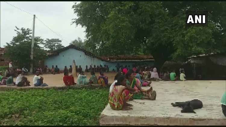 झारखंड: डायन बताकर घर से खींचकर दो महिलाओं सहित 04 लोगों की पीट पीट कर हत्या