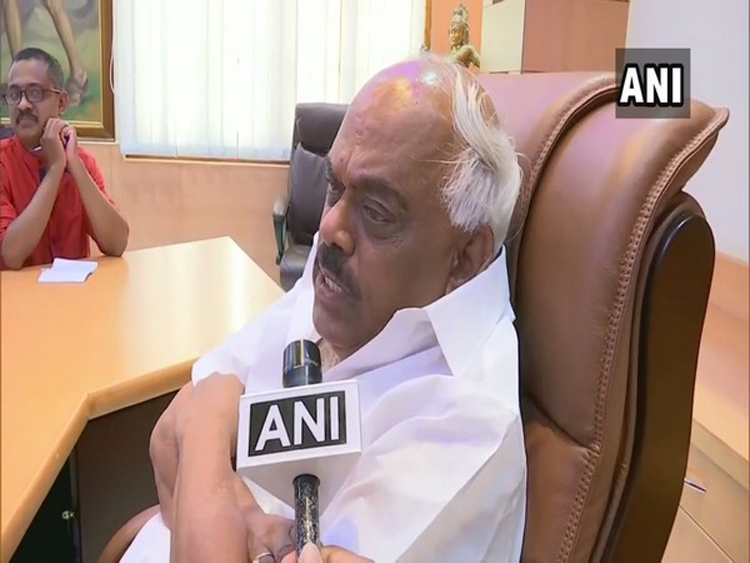 ब्रेकिंग: कर्नाटक में कांग्रेस-जेडीएस सरकार पर खतरा, 11 विधायकों ने दिया इस्तीफा