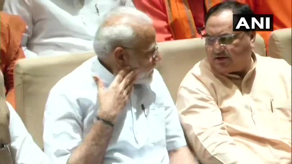 मंगलवार को सरकार कर सकती है कोई बड़ा एलान, बीजेपी ने सांसदों को जारी किया व्हिप