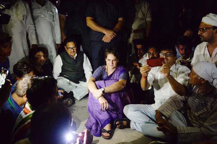 सोनभद्र जाने पर अड़ीं प्रियंका, कहा ‘सरकार चाहे तो जेल में डाल दे’
