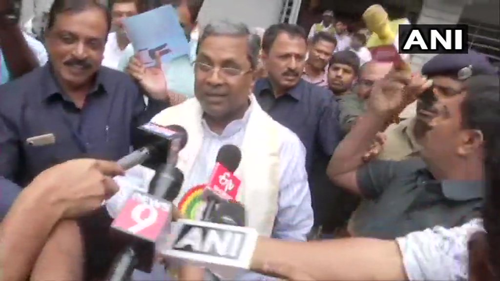 कर्नाटक: पूर्व मुख्यमंत्री का दावा ‘सरकार को कोई खतरा नहीं’