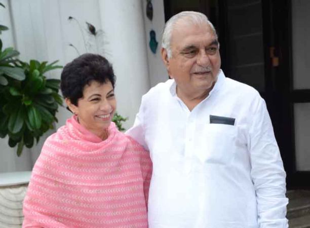 आचार संहिता का उल्लंघन: खट्टर सरकार की शिकायत लेकर चुनाव आयोग पहुंची कांग्रेस