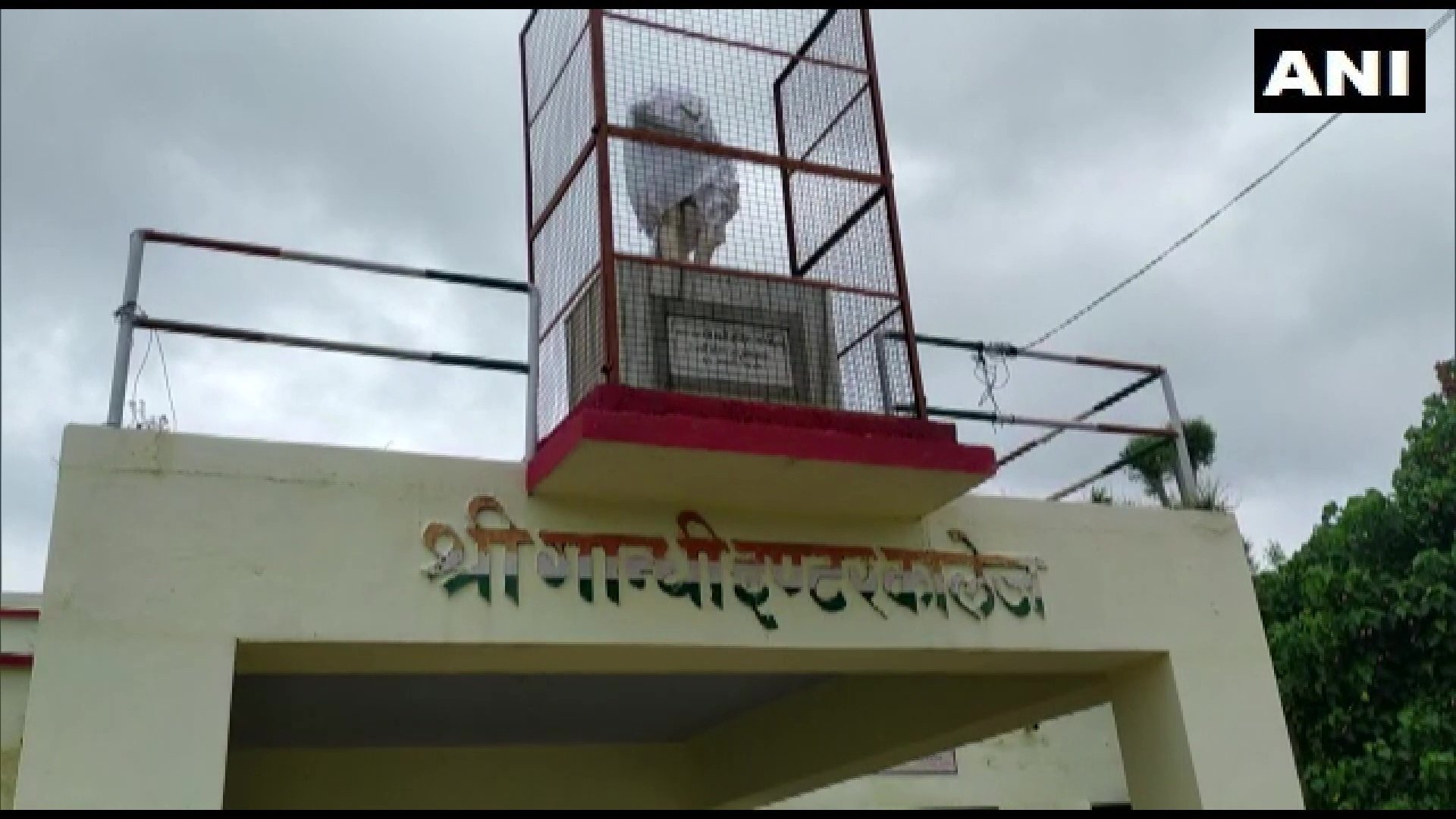 फिर शर्मसार हुआ देश, यूपी में महात्मा गांधी की प्रतिमा क्षतिग्रस्त