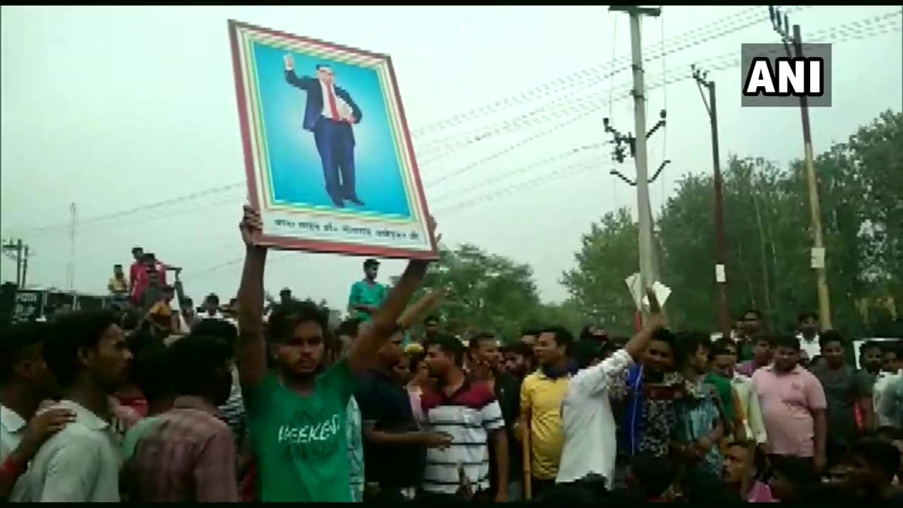 सहारनपुर में अंबेडकर की प्रतिमा क्षत्रिग्रस्त, सड़को पर उतरा दलित समुदाय