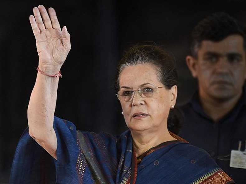 सोनिया ने ढूंढ लिया आरएसएस का तोड़, संघ के स्वयंसेवको के लिए तैयार होंगे कांग्रेस के प्रेरक