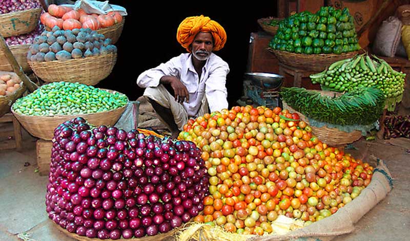 मंदी पर सरकार की दोहरी मुश्किल: खुदरा महंगाई बढ़ी, औद्योगिक उत्पादन की रफ्तार घटी