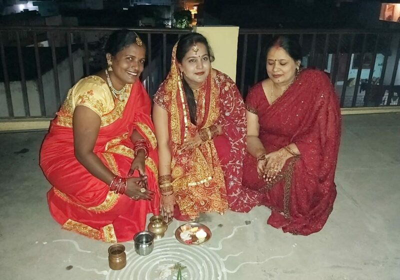 करवा चौथ: सुहागिनों ने की पति की दीर्घायु और स्वस्थ जीवन की कामना