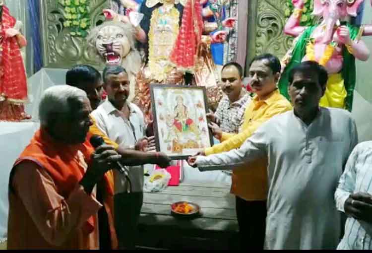 दुर्गा प्रतिमाओं के पट खुले, शंख-ढोल-नगाड़े से गूँजी अमेठी, मां को मिला निमंत्रण