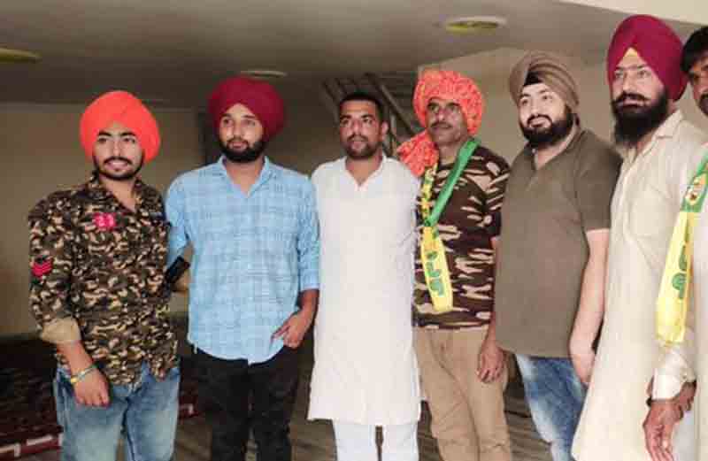 तेजबहादुर ने छोड़ी जेजेपी, कहा ‘दुष्यंत चौटाला ने हरियाणा की जनता से धोखा किया’