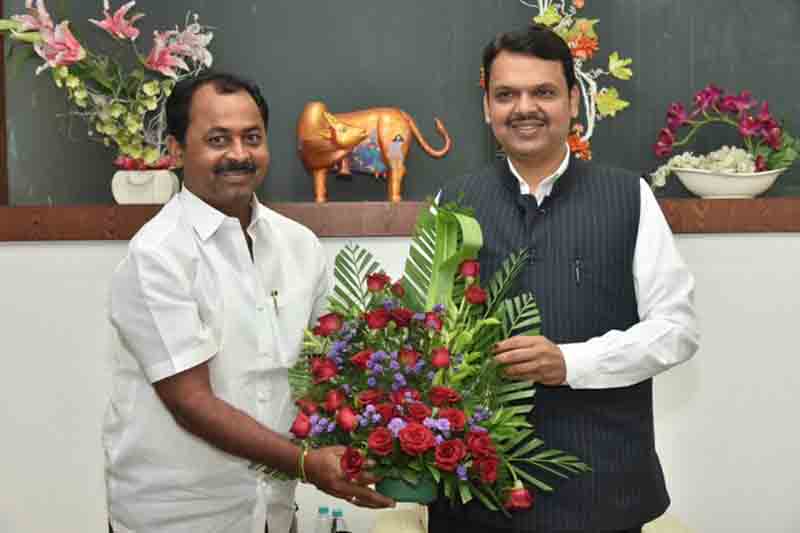 सीएम पद पर सस्पेंस के बीच बीजेपी विधायक दल के नेता चुने गए फडणवीस